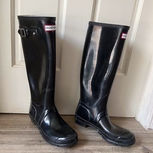 Hunter Black Gloss Tall Rain Boot Size US7M